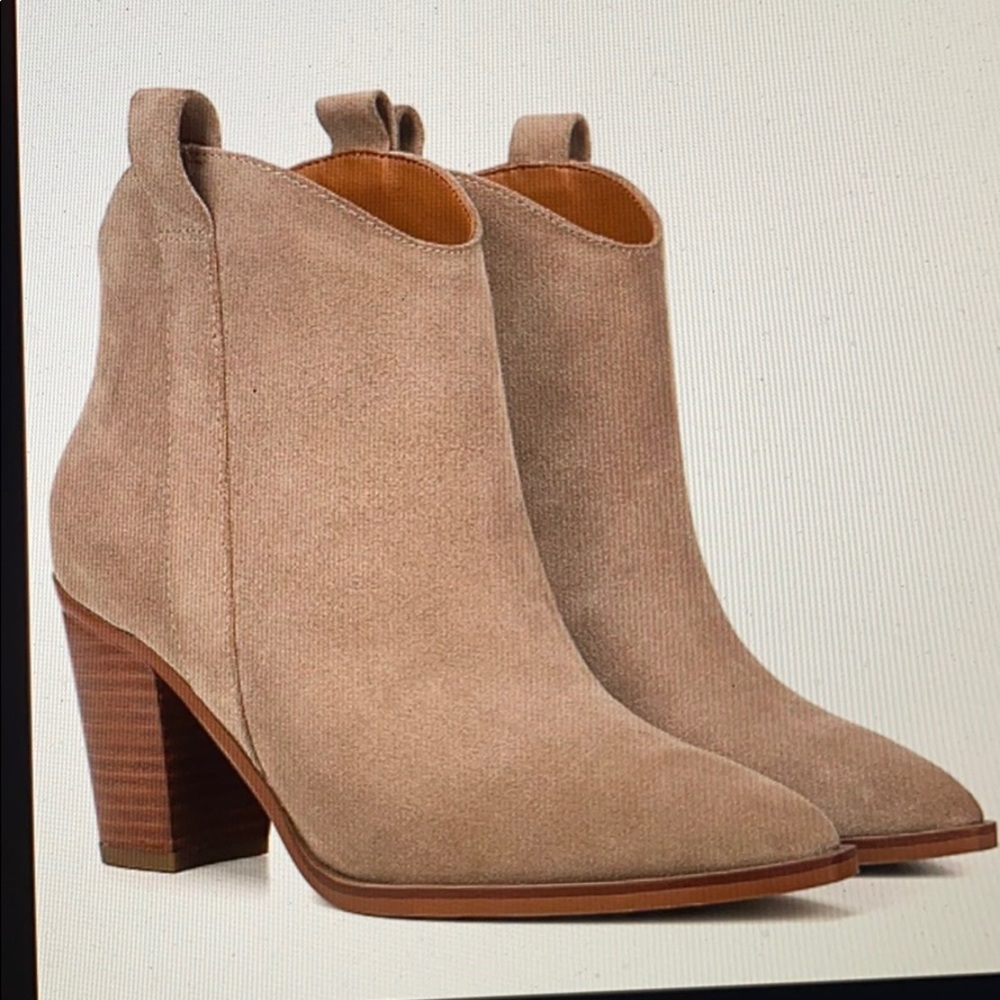 Sarto Western Style Camel🐪Booties and side tabs